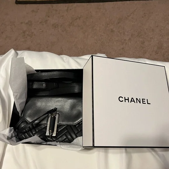 !!!SOLD. Mackage Black Chevron Quilted Lambskin purse - Picture 12 of 16